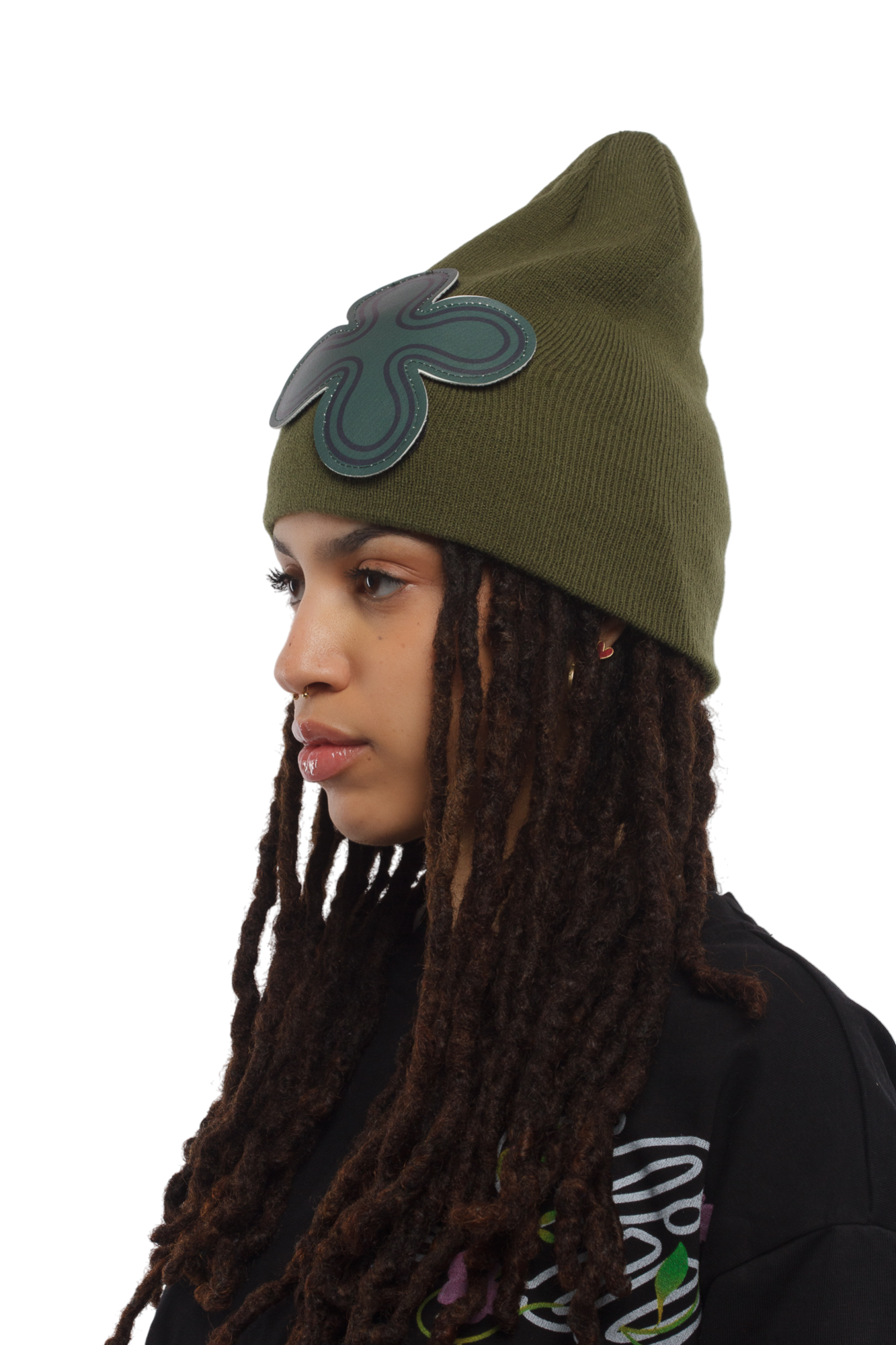 LE VERT KAKI LEATHER PATCH BEANIE